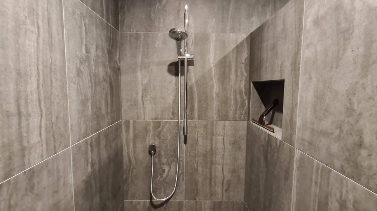 Kowhai Apartment - private opposite golf course central Wanaka Extérieur photo